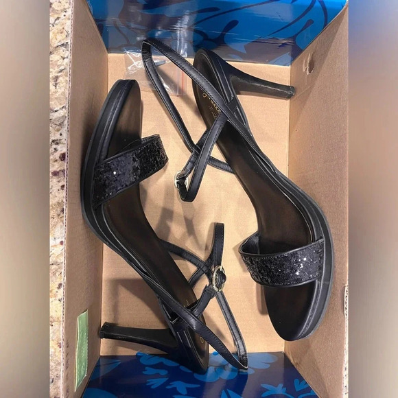 Seychelles Sweet as Honey Glitter Strap Sandals. - Picture 8 of 9